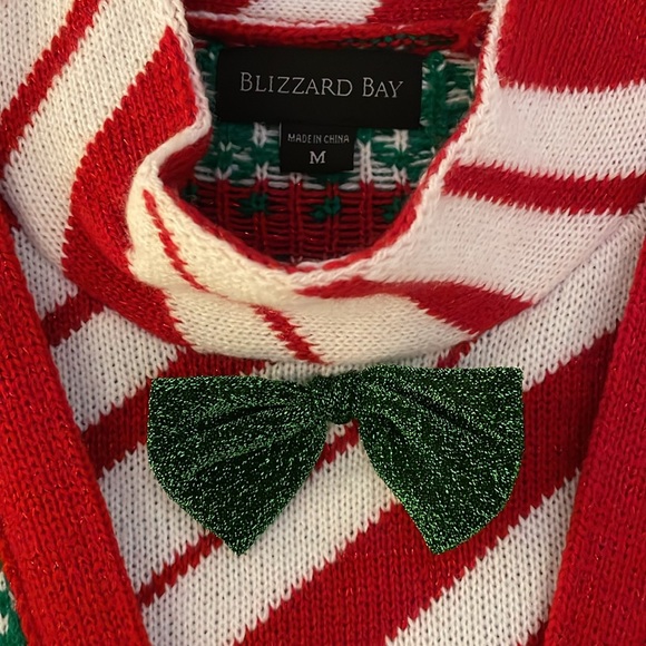 Blizzard Bay ugly Christmas Sweater Bow tie Cardigan look in size medium - Picture 2 of 6